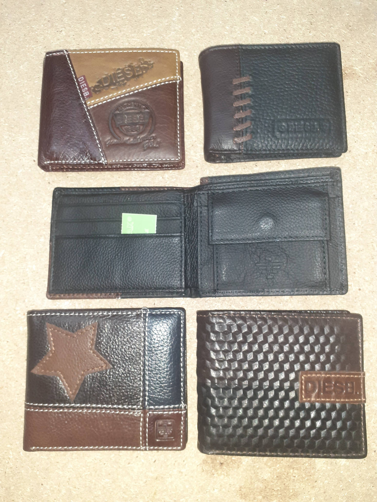 Cartera de hombre abierta sin boton